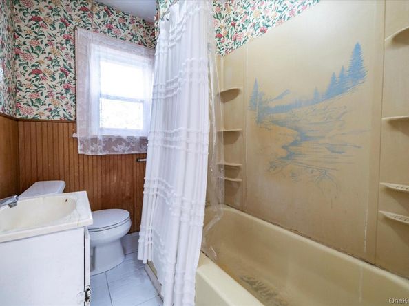 2848 Woods Avenue, Oceanside NY 11572