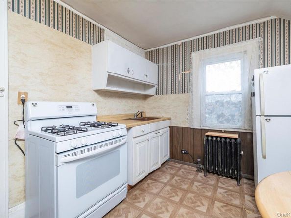 2848 Woods Avenue, Oceanside NY 11572