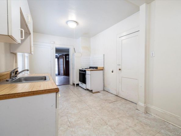2848 Woods Avenue, Oceanside NY 11572