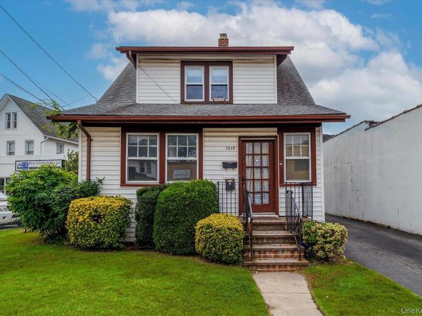 2848 Woods Avenue, Oceanside NY 11572