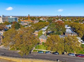 164-37 Grand Central Parkway, Hillcrest (Queens) NY 11432