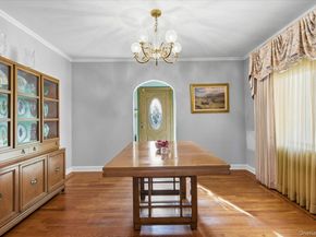 164-37 Grand Central Parkway, Hillcrest (Queens) NY 11432