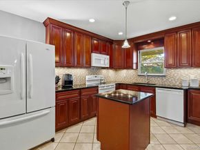 164-37 Grand Central Parkway, Hillcrest (Queens) NY 11432