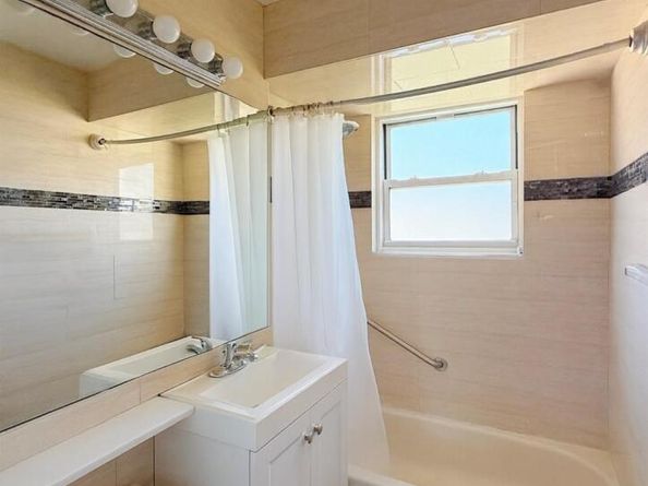 152-47 Jewel Avenue 159B, Flushing NY 11367