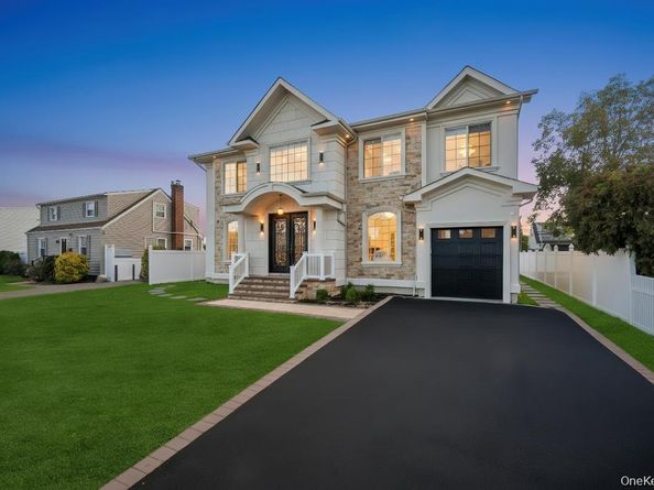 3562 Raven Street, Levittown NY 11756