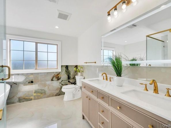 3562 Raven Street, Levittown NY 11756