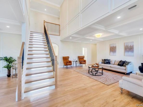 3562 Raven Street, Levittown NY 11756