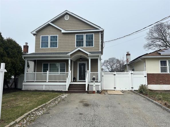 313 Lexington Avenue, West Babylon NY 11704