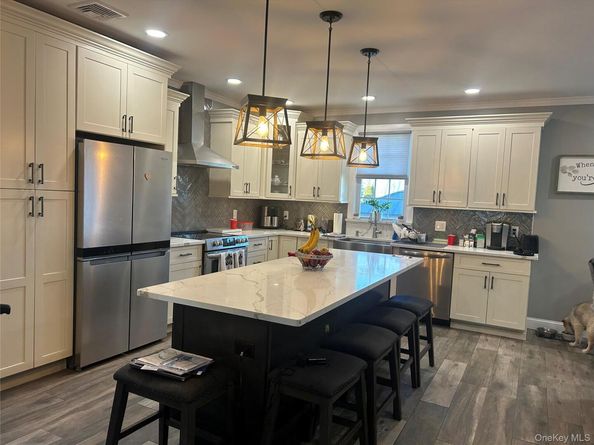 313 Lexington Avenue, West Babylon NY 11704