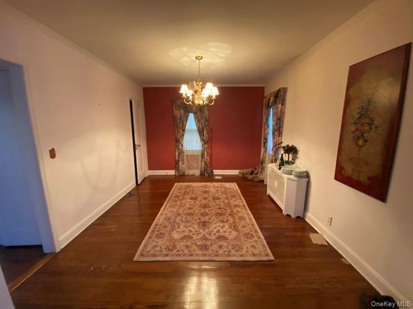 10 Purdy Court, Rockville Centre NY 11570