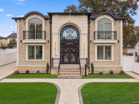 2481 Putnam Drive, East Meadow NY 11554