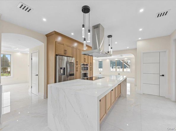 2481 Putnam Drive, East Meadow NY 11554