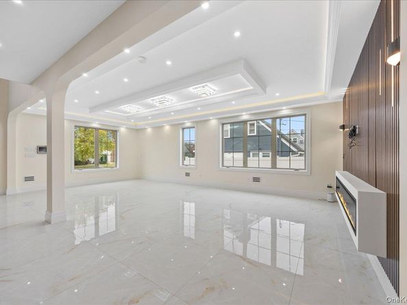 2481 Putnam Drive, East Meadow NY 11554