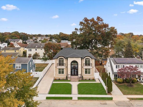 2481 Putnam Drive, East Meadow NY 11554