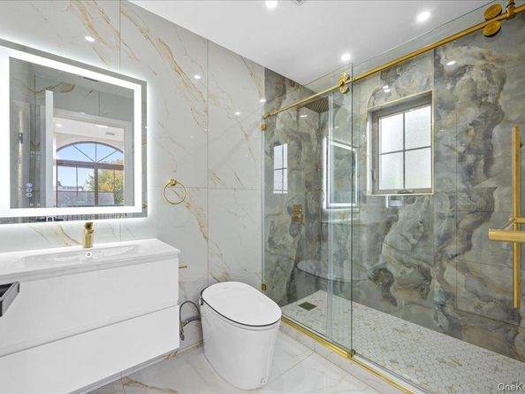 2481 Putnam Drive, East Meadow NY 11554