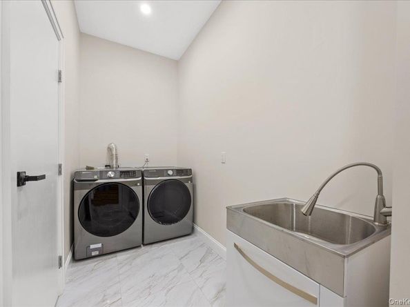 2481 Putnam Drive, East Meadow NY 11554