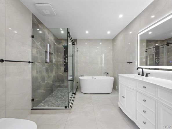 2481 Putnam Drive, East Meadow NY 11554