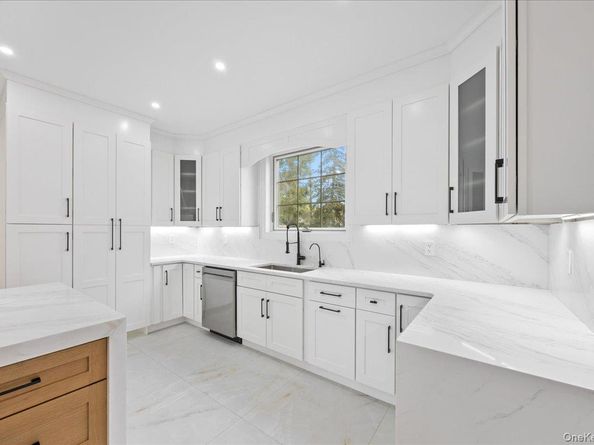 2481 Putnam Drive, East Meadow NY 11554