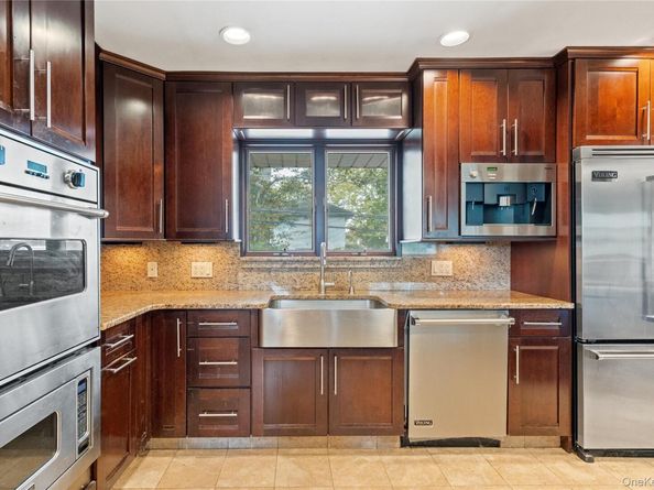 8 Westminster Road, Syosset NY 11791