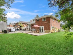 8 Westminster Road, Syosset NY 11791