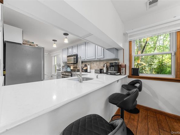 18 Lindsey Court, Holtsville NY 11742
