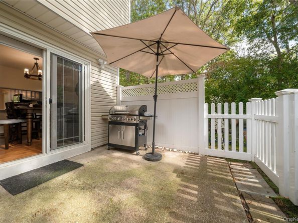 18 Lindsey Court, Holtsville NY 11742