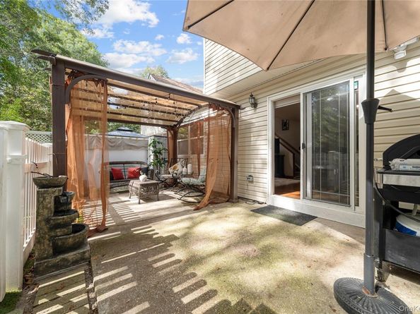 18 Lindsey Court, Holtsville NY 11742