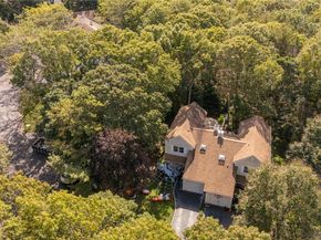 18 Lindsey Court, Holtsville NY 11742
