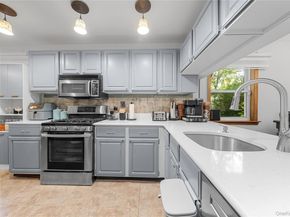 18 Lindsey Court, Holtsville NY 11742