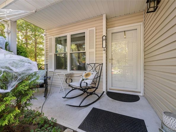 18 Lindsey Court, Holtsville NY 11742