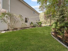 18 Lindsey Court, Holtsville NY 11742