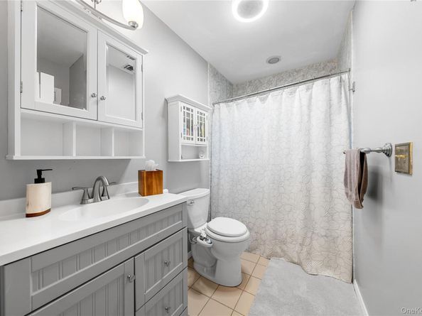 18 Lindsey Court, Holtsville NY 11742