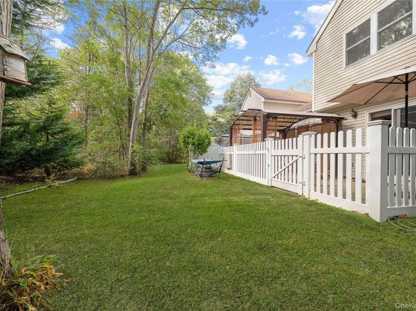 18 Lindsey Court, Holtsville NY 11742