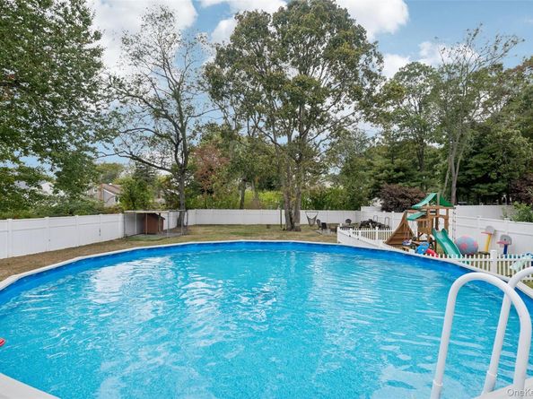 1 W End Avenue, Brentwood NY 11717