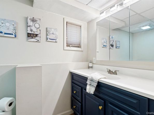 1 W End Avenue, Brentwood NY 11717