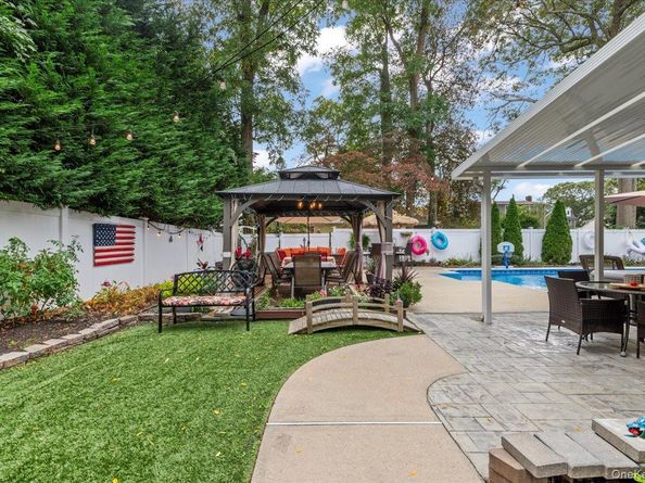 86 E 24th Street, Huntington Station NY 11746