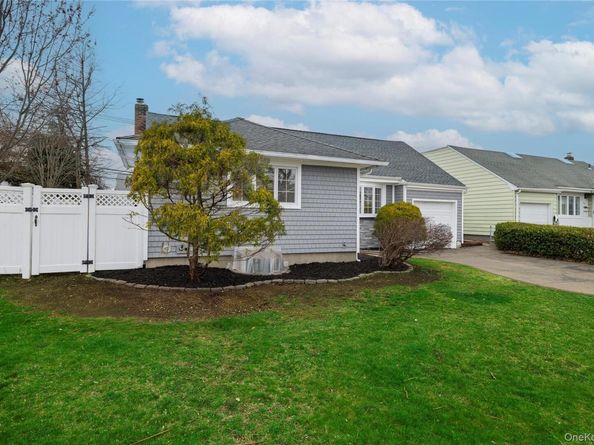 485 Farm Ranch Road W, Bethpage NY 11714