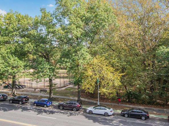 6535 Broadway 3F, Bronx NY 10471