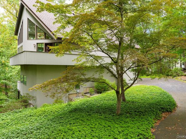 51 Major Lockwood Lane, Pound Ridge NY 10576