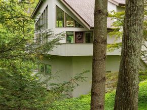 51 Major Lockwood Lane, Pound Ridge NY 10576