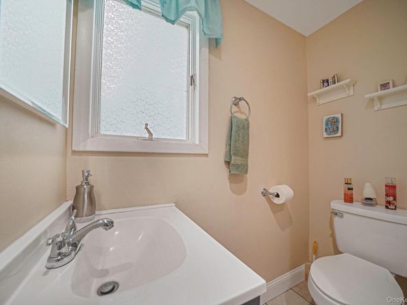 24 Oakdale Avenue, Farmingville NY 11738