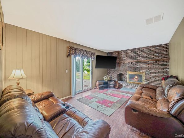 24 Oakdale Avenue, Farmingville NY 11738