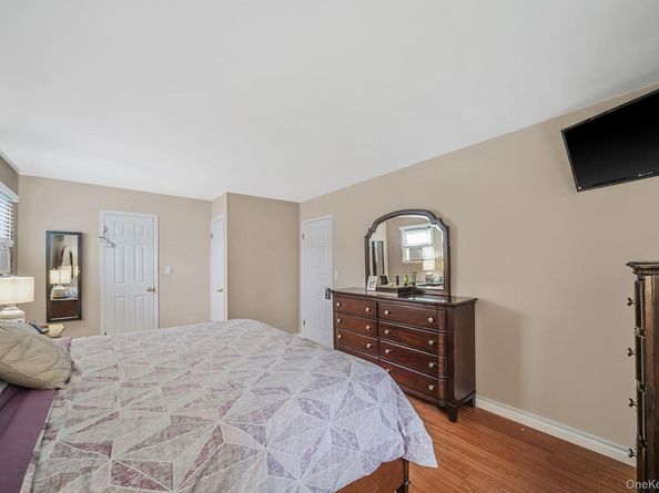 24 Oakdale Avenue, Farmingville NY 11738