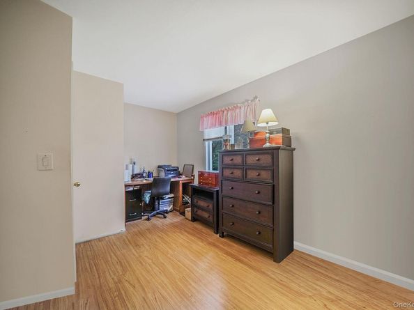 24 Oakdale Avenue, Farmingville NY 11738