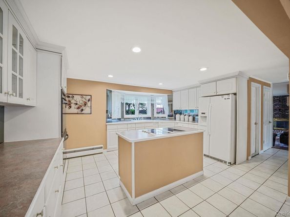 24 Oakdale Avenue, Farmingville NY 11738