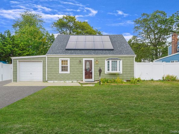 181 S Alleghany Avenue, Lindenhurst NY 11757