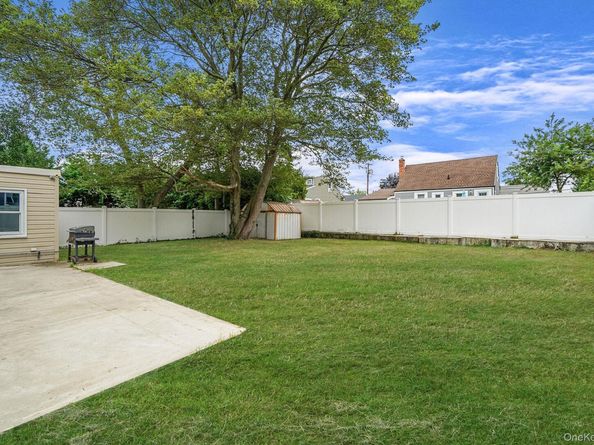 181 S Alleghany Avenue, Lindenhurst NY 11757