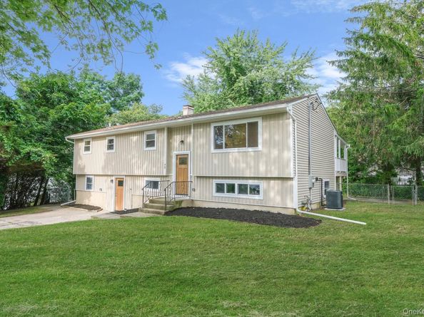 72 Radburn Drive, Farmingville NY 11738