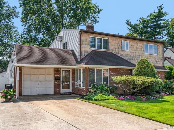 12 Coachman Lane, Levittown NY 11756
