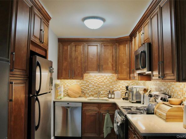 724 166th Street 5D, Beechhurst NY 11357